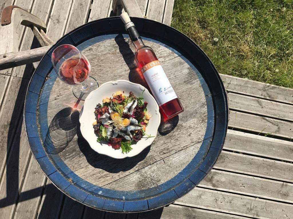 Luscher & Matiesen Muhu Winehouse Liiva  Kültér fotó